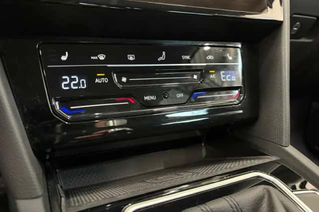Volkswagen Passat (2022) thumbnail 23