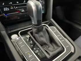 Volkswagen Passat (2022) thumbnail 24