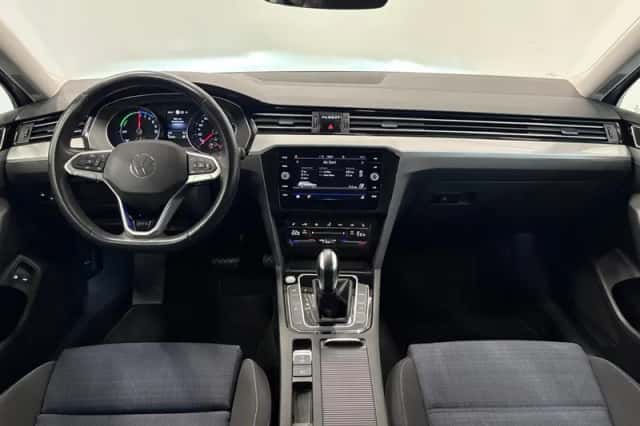Volkswagen Passat (2022) thumbnail 26