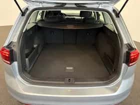 Volkswagen Passat (2022) thumbnail 30