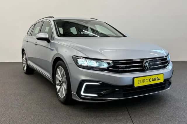 Volkswagen Passat (2022) thumbnail 4