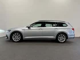 Volkswagen Passat (2022) thumbnail 5