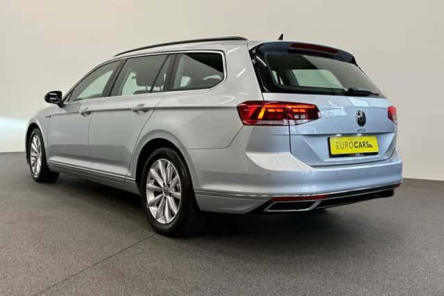 Volkswagen Passat (2022) thumbnail 7