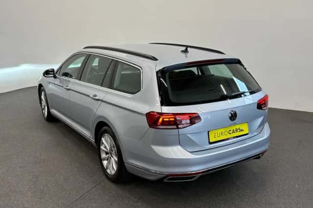 Volkswagen Passat (2022) thumbnail 8