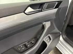 Volkswagen Passat (2022) thumbnail 10
