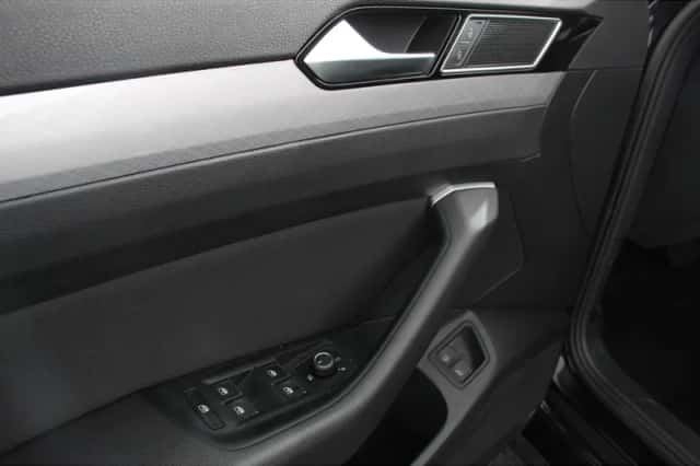 Volkswagen Passat (2020) thumbnail 11