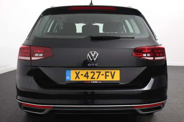Volkswagen Passat (2020) thumbnail 3