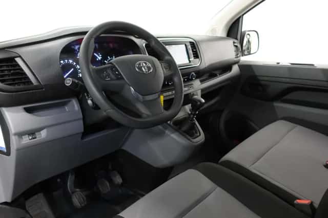 Toyota Proace (2021) thumbnail 2