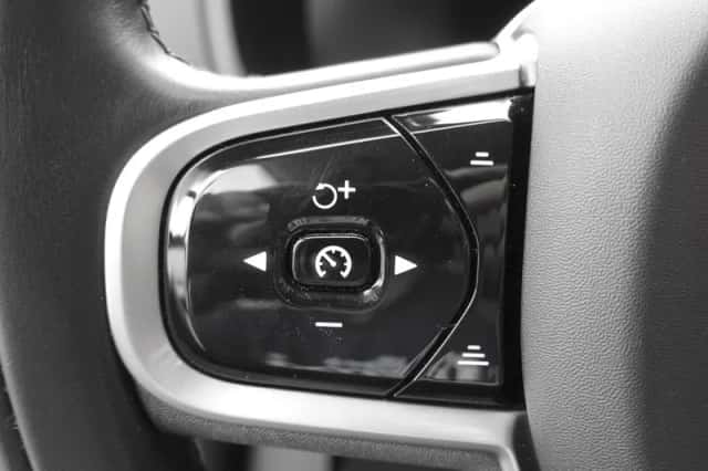 Volvo XC90 (2021) thumbnail 19
