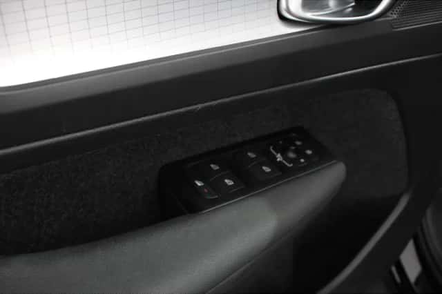 Volvo XC40 (2021) thumbnail 11