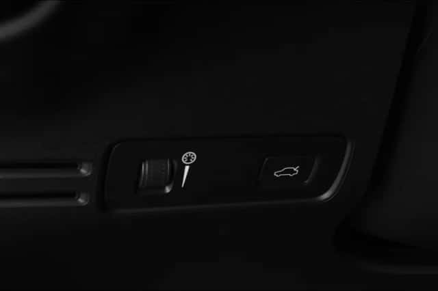 Volvo XC40 (2021) thumbnail 12