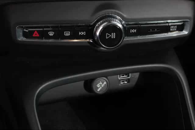 Volvo XC40 (2021) thumbnail 18