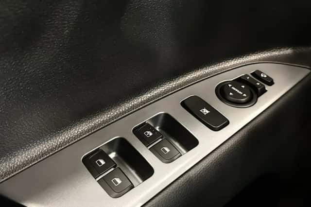 Kia Stonic (2023) thumbnail 16