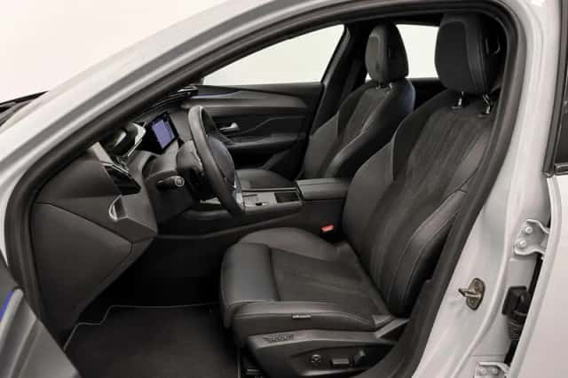 Peugeot 308 (2024) thumbnail 9
