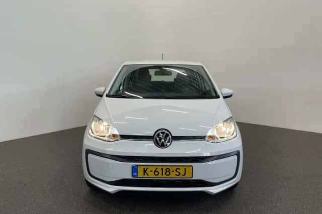 Volkswagen Up! (2021) thumbnail 2