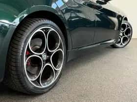 Alfa Romeo Giulia (2021) thumbnail 4