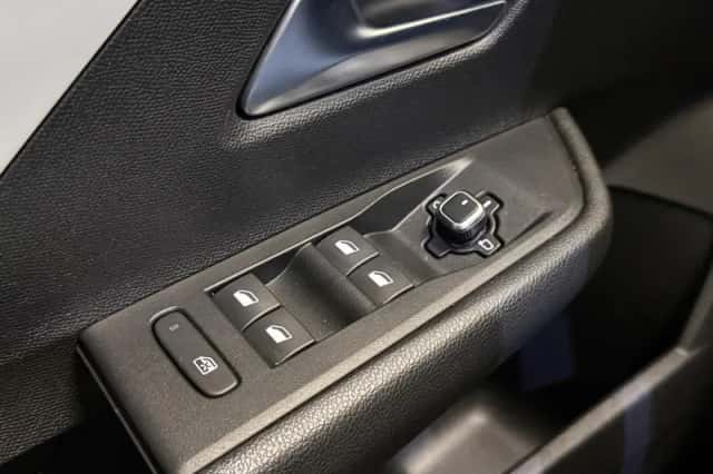 Opel Astra (2023) thumbnail 11