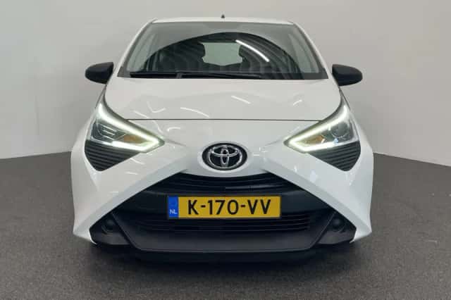 Toyota Aygo (2021) thumbnail 2