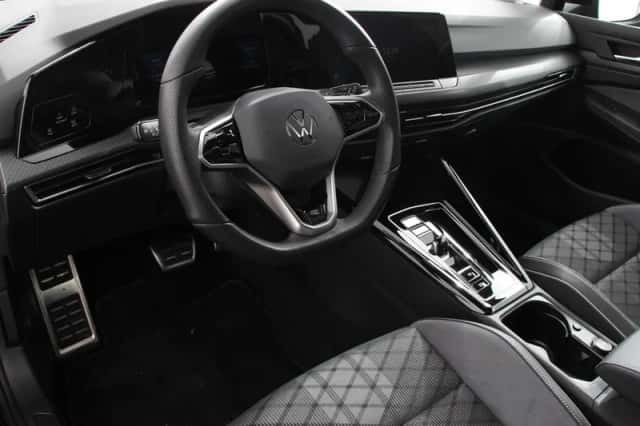 Volkswagen Golf (2024) thumbnail 2