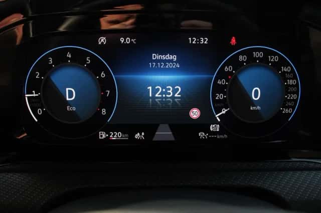 Volkswagen Golf (2024) thumbnail 18
