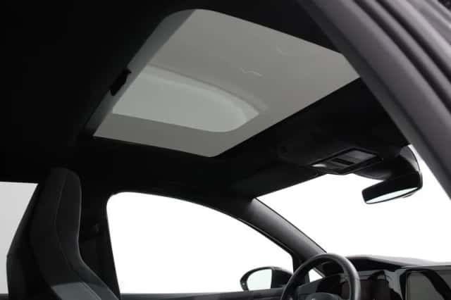 Volkswagen Golf (2024) thumbnail 33