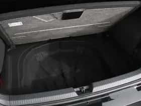 Volkswagen Golf (2024) thumbnail 38