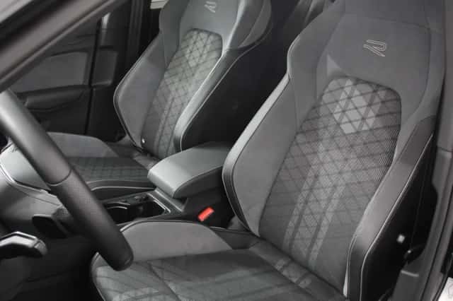 Volkswagen Golf (2024) thumbnail 10