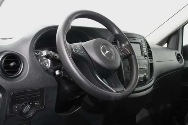 Mercedes-Benz Vito (2019) thumbnail 2