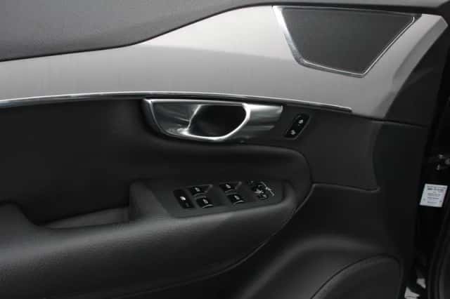 Volvo XC90 (2021) thumbnail 17