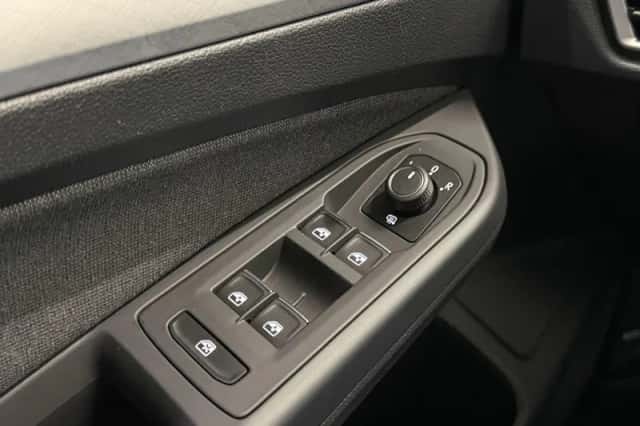 Volkswagen Golf (2023) thumbnail 23
