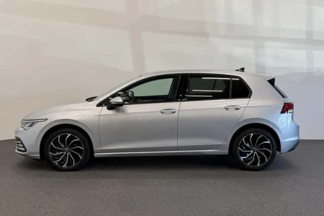 Volkswagen Golf (2023) thumbnail 4