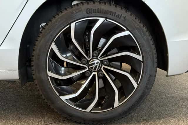Volkswagen Golf (2023) thumbnail 35