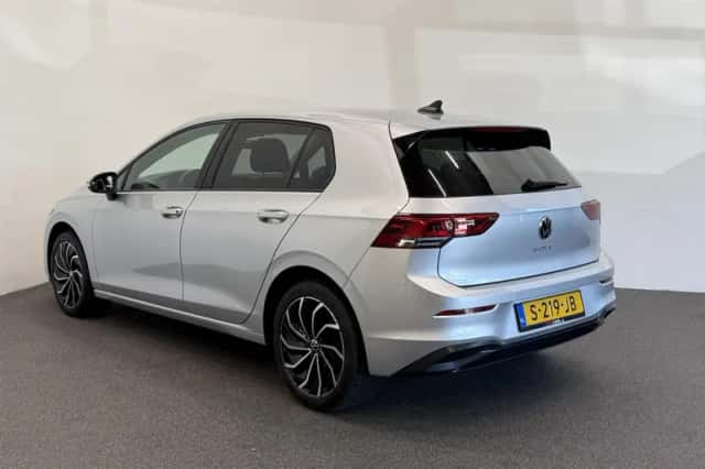 Volkswagen Golf (2023) thumbnail 8