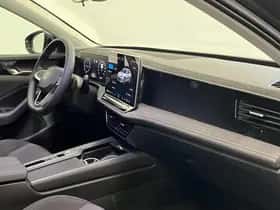 Volkswagen Passat (2025) thumbnail 12