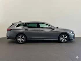 Volkswagen Passat (2025) thumbnail 4
