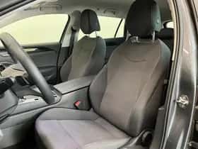 Volkswagen Passat (2025) thumbnail 8