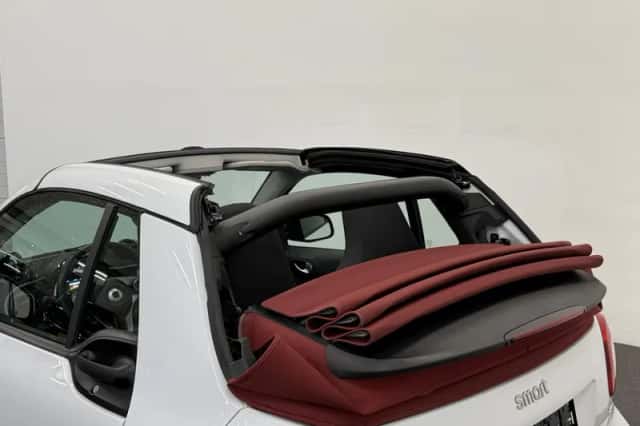 Smart Fortwo (2021) thumbnail 2