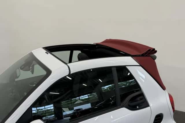 Smart Fortwo (2021) thumbnail 4