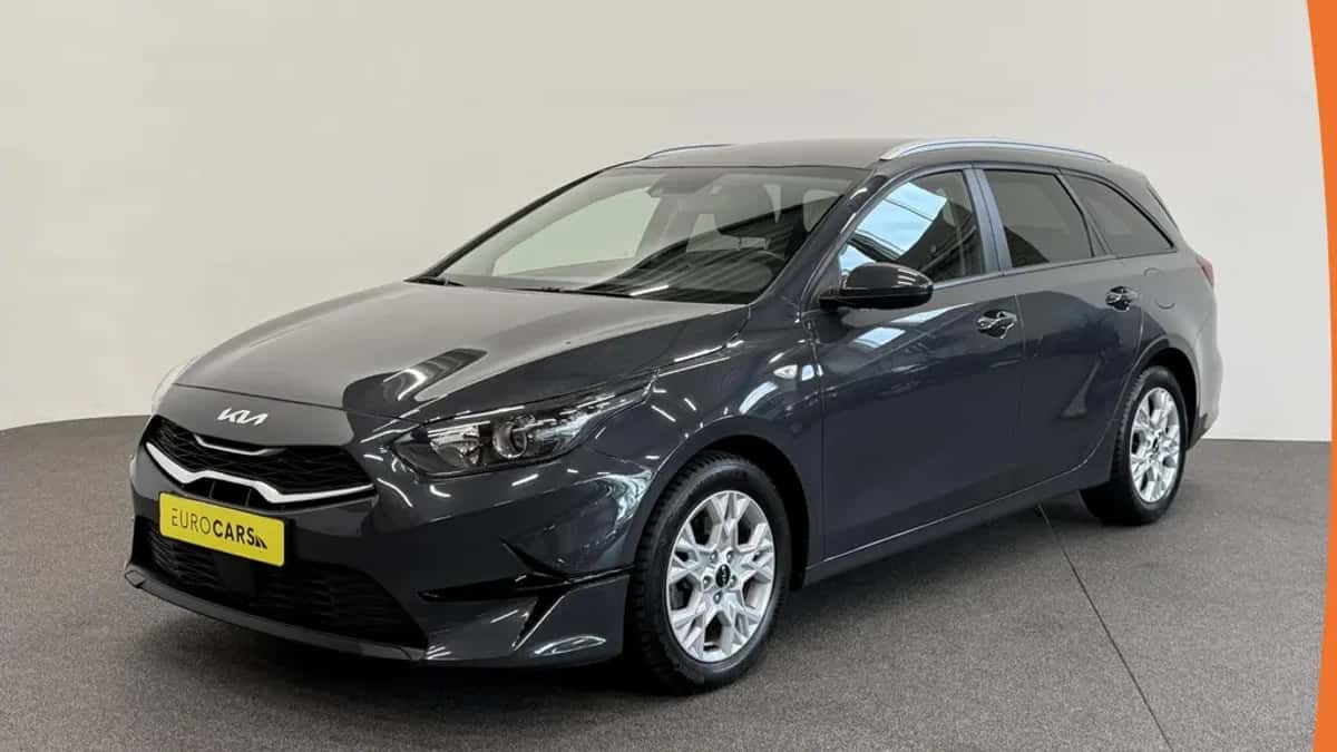 Kia Ceed Sportswagon (2023) — foto 1