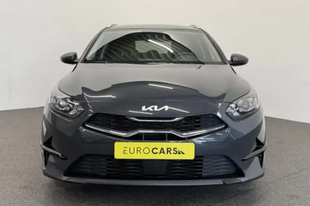 Kia Ceed Sportswagon (2023) thumbnail 2