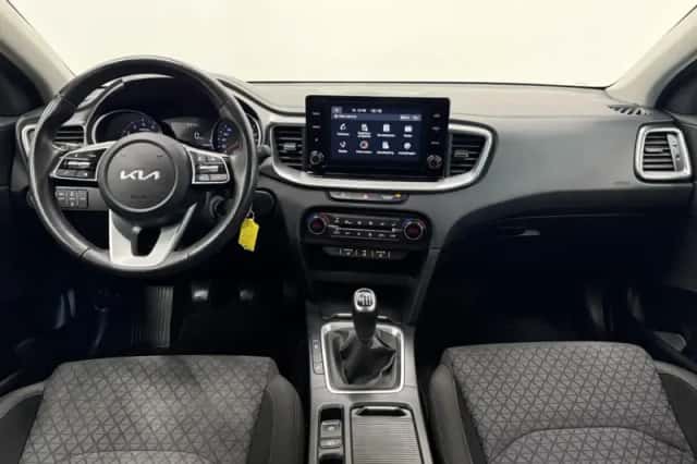 Kia Ceed Sportswagon (2023) thumbnail 12