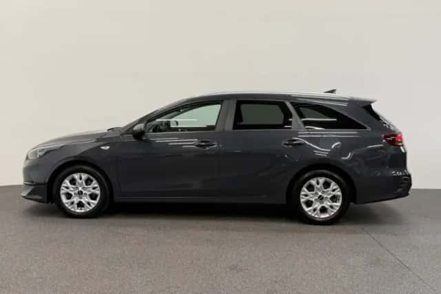 Kia Ceed Sportswagon (2023) thumbnail 4