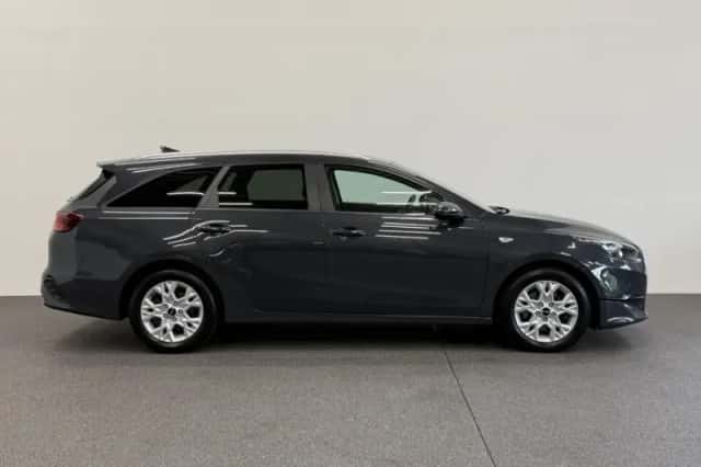 Kia Ceed Sportswagon (2023) thumbnail 5