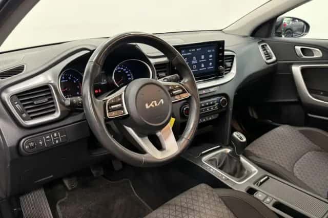 Kia Ceed Sportswagon (2023) thumbnail 9