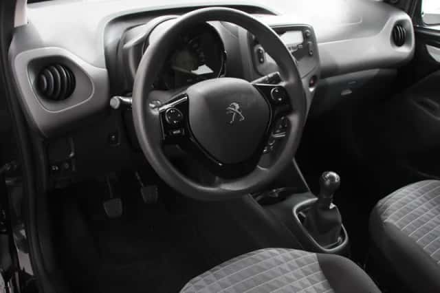 Peugeot 108 (2021) thumbnail 2