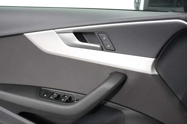 Audi A4 (2020) thumbnail 10