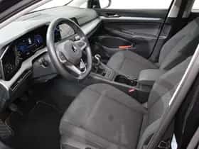 Volkswagen Golf (2022) thumbnail 2