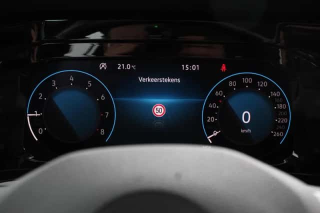 Volkswagen Golf (2022) thumbnail 3