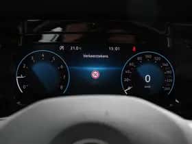 Volkswagen Golf (2022) thumbnail 3