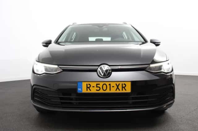 Volkswagen Golf (2022) thumbnail 4